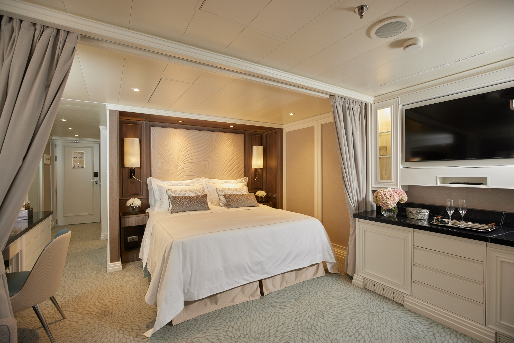 MyCruise Regent-Seven-Seas-Cruises Seven-Seas-Grandeur Kahytter Suite F1,F21